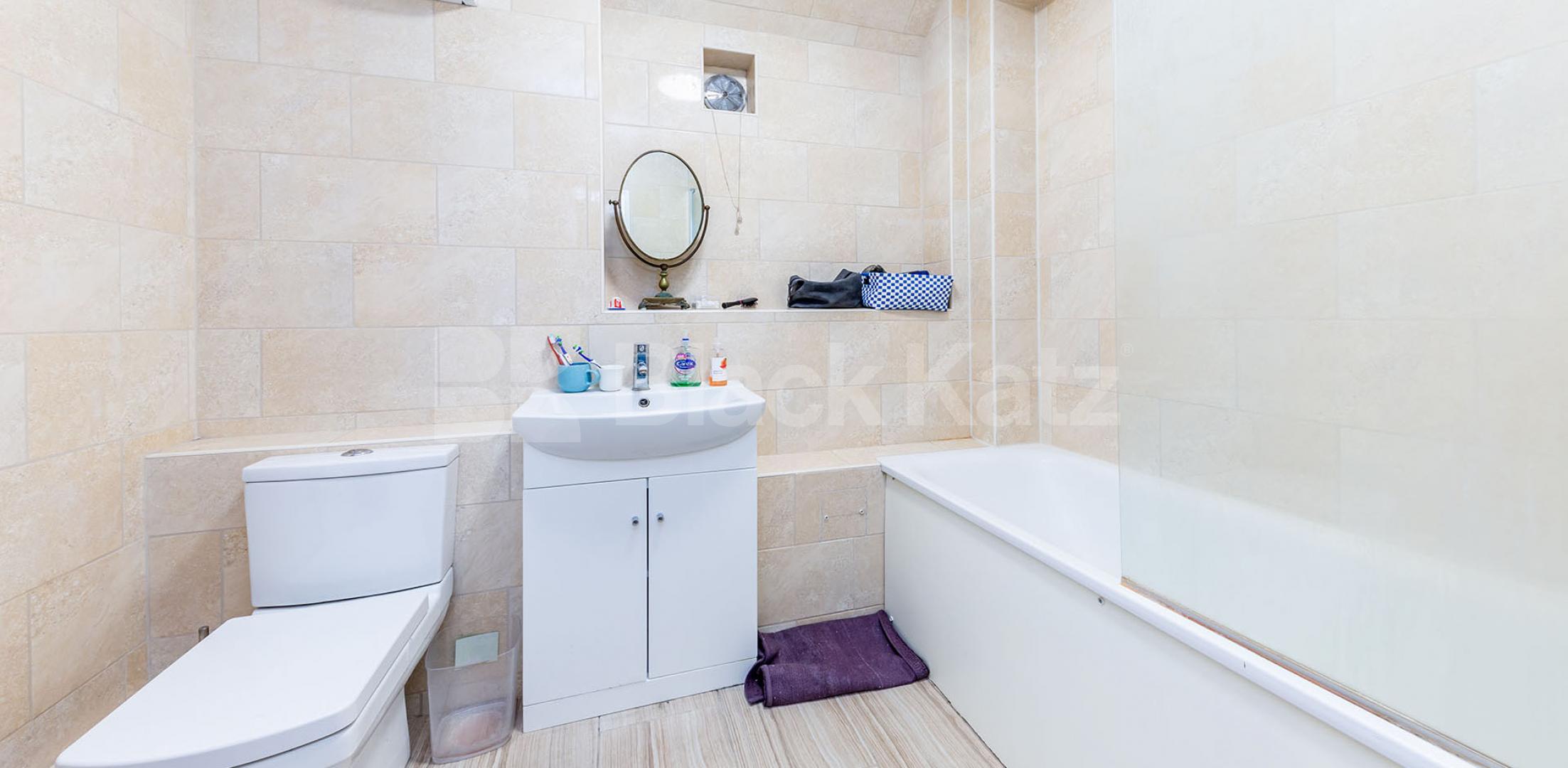 			GOOD FOR 2 SHARERS!, 2 Bedroom, 1 bath, 1 reception Flat			 Chalton Street, CAMDEN / EUSTON